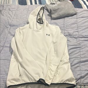 Under Armour White Hooded Athletic Pullover with Black Trim for Running